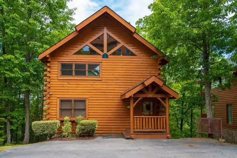 2 bedroom cabin in Pigeon Forge TN