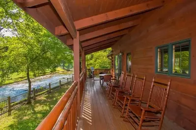 Rivers Edge cabin in the Smoky Mountains