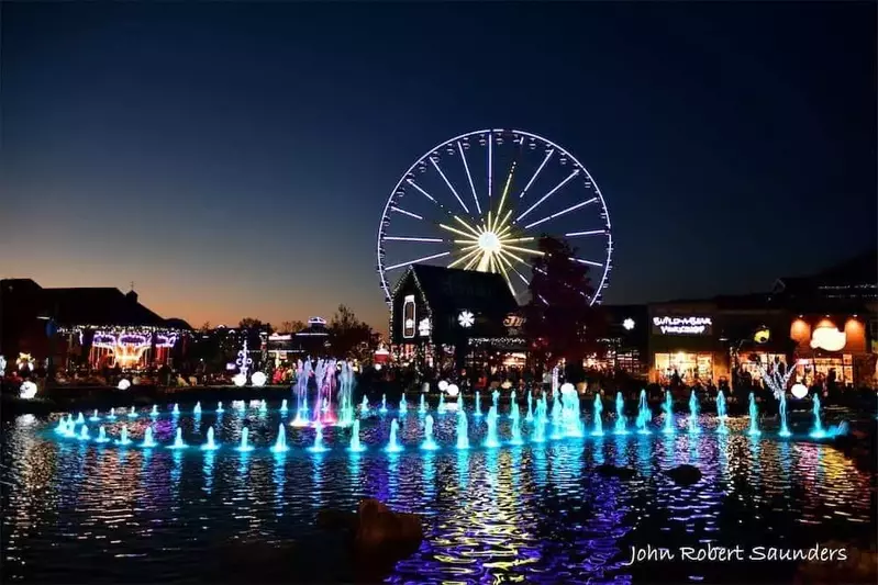 Island fountains at night