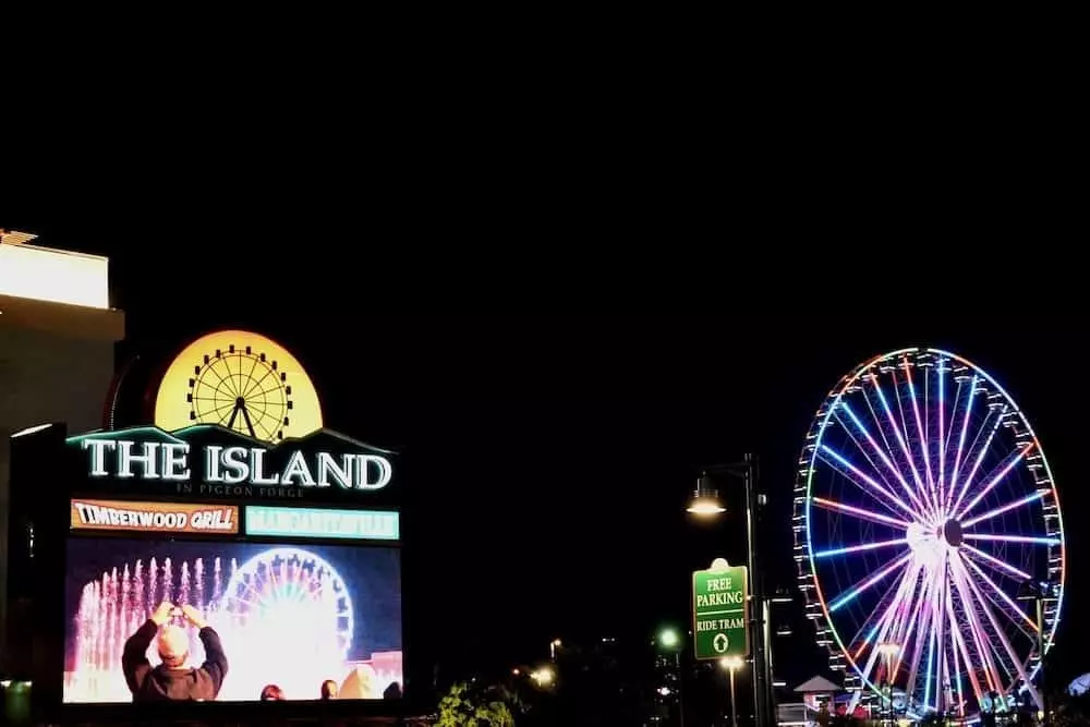 island sign at night