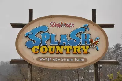 splash country sign