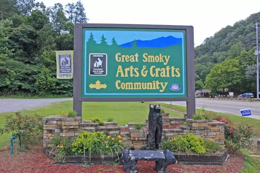 Sign for the Gatlinburg Arts and Crafts Loop.