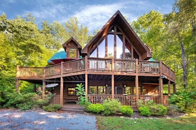 Diamond Jim's 5 bedroom cabin rental in Pigeon Forge TN.