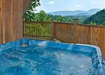 A hot tub on the deck of the Splendid Oaks cabin in the Smoky Mountains.