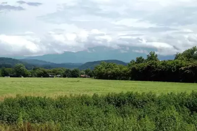 Scenic photo of the mountains in Pigeon Forge.