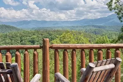 Stunning mountain views from the deck of the Great Expectations cabin in Pigeon Forge.