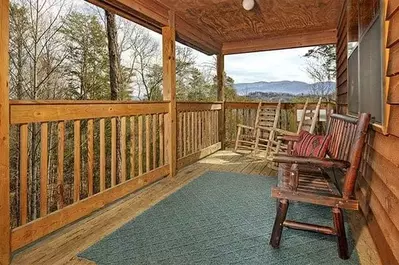 Red Cloud log cabin in Pigeon Forge TN