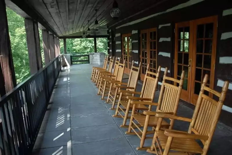 Rocking chairs at Pigeon Forge Cabin Rentals Close To Parkway