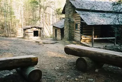 historic cabins in Cades Cove TN