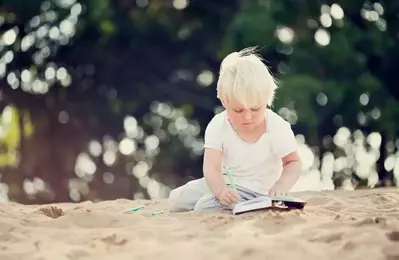 child researching a Gatlinburg family vacation