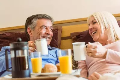 couple relaxing during a group vacation in Gatlinburg