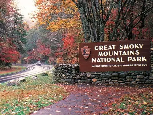 Entrance sign to the Great Smoky Mountains National Park