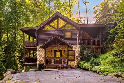 Gatlinburg cabin in woods