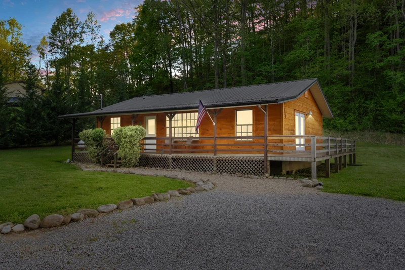 Quaint Cabin on Cosby Creek